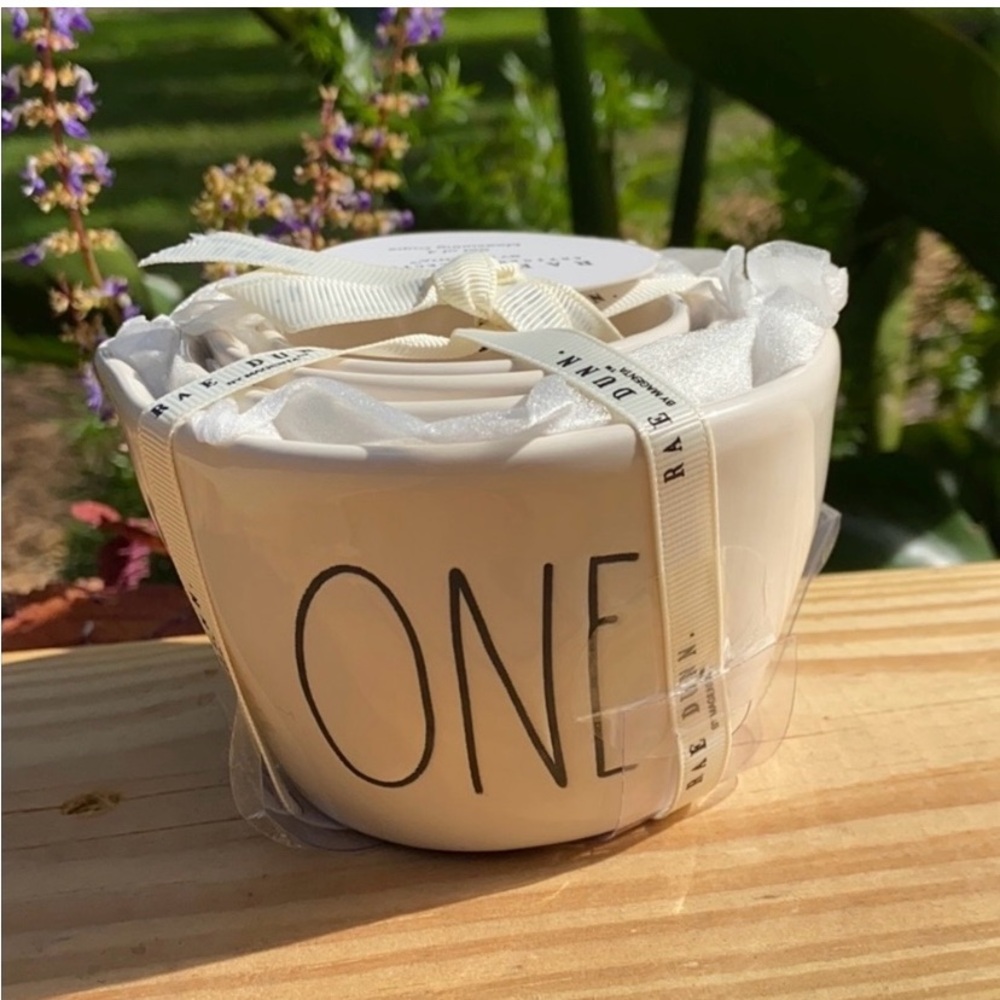 NWT Rae Dunn measuring cup set